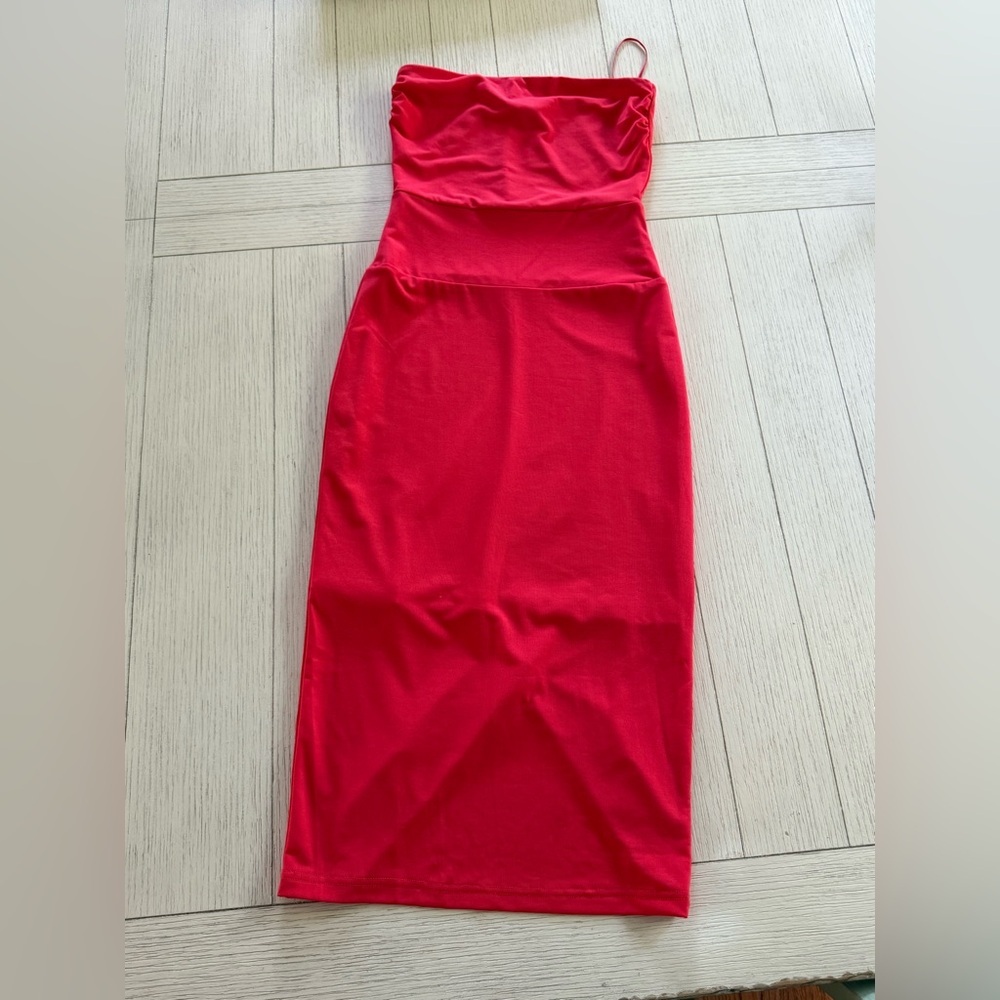 Elegant Red Strapless Dress